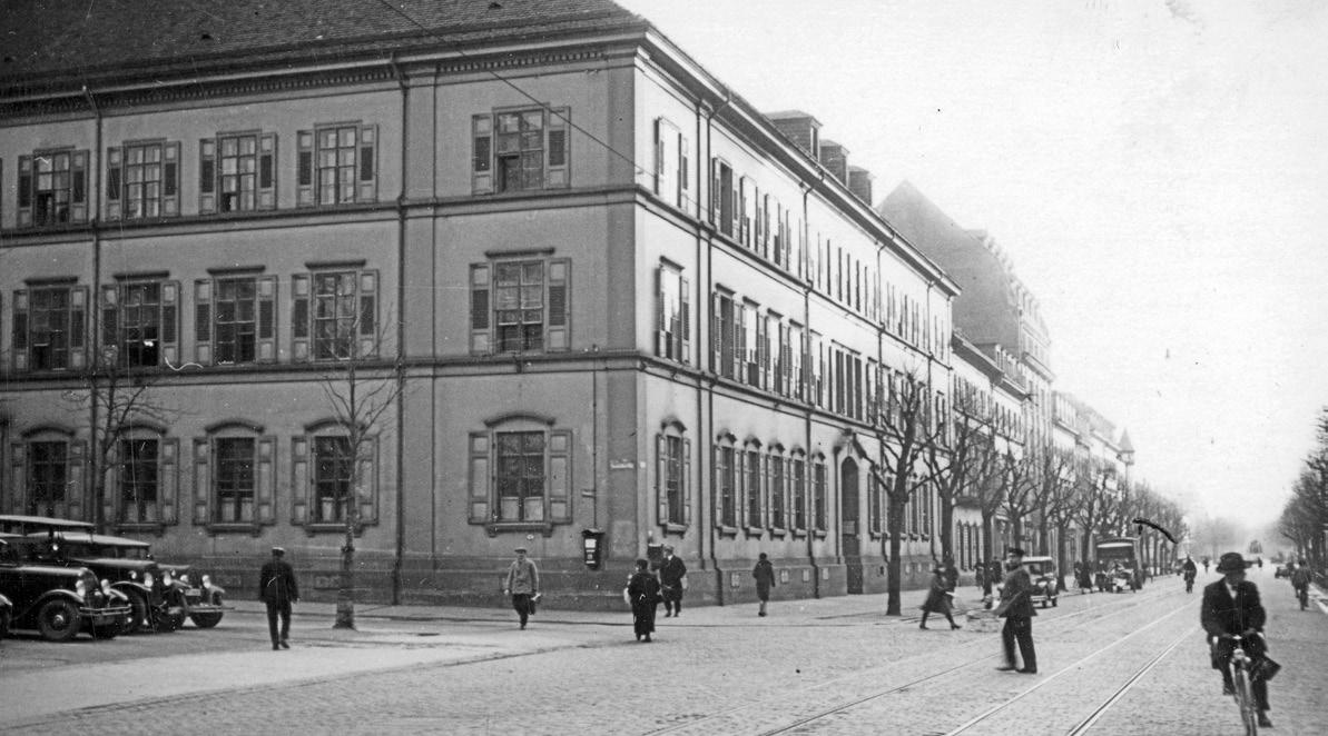 Das Amtsgericht entlang der Kaiserstraße, um 1930 (Stadtarchiv Freiburg, M 70 S 202–27 Nr. 48) 